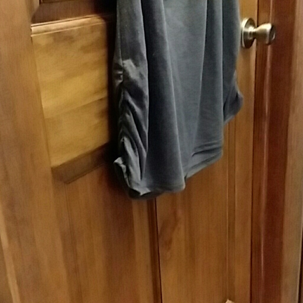 Top - Picture 2 of 3